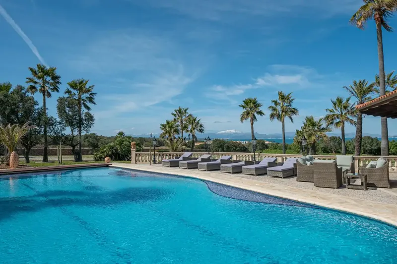 Impressive rustic estate 300 m from the sea, with spectacular views of Alcudia Bay and mountains, with approx. 14,280 m2 of land — photo 4