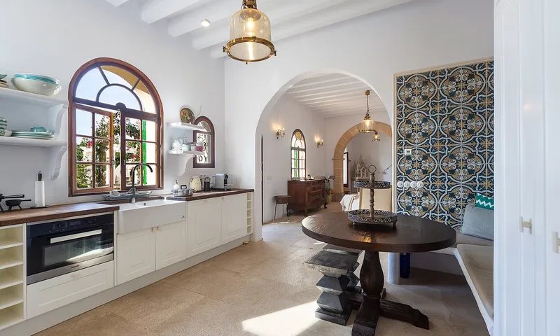 Seasonal rental: Renovated house with sea views for rent in Cala Major — photo 8