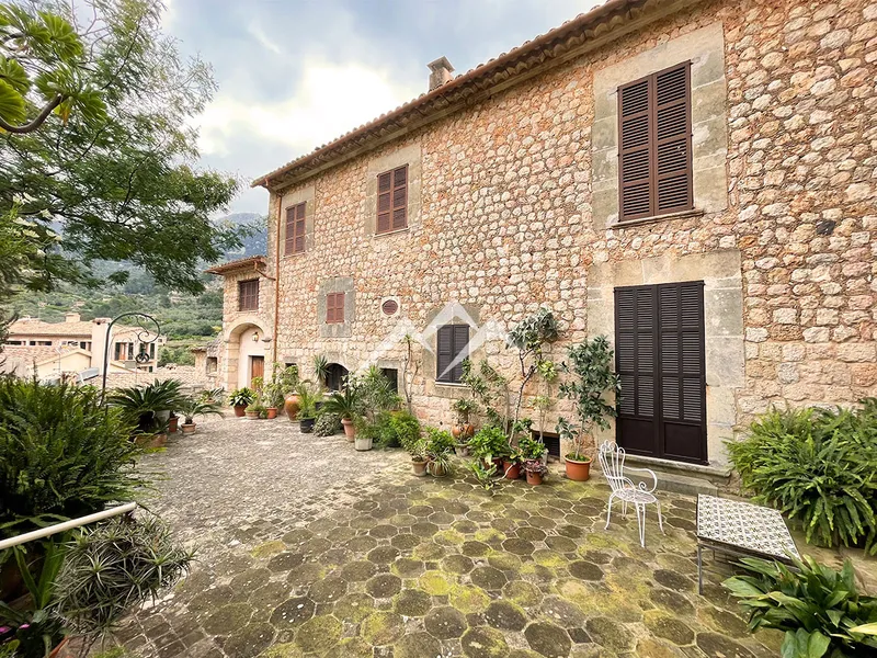 Emblematic Manor House in the center of the beautiful village of Fornalutx — photo 3