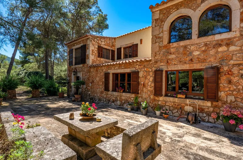 Self-sufficient finca near Portocolom with guest house at woodland edge — photo 11
