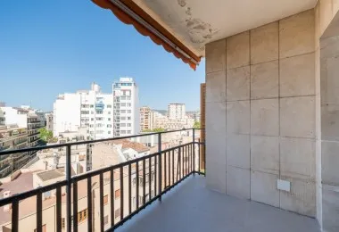 Central apartment with sea views — photo 1