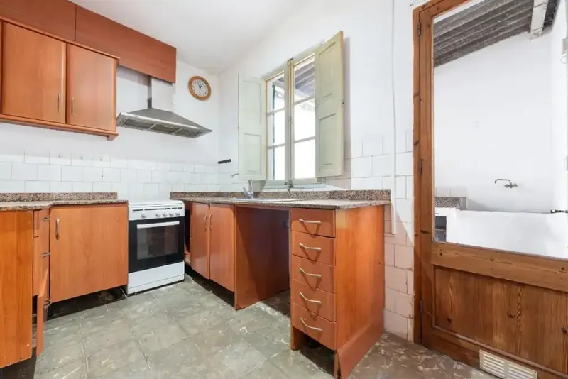 Charming Mallorcan village house for sale in Pollensa, located just a five-minute walk from the lively Plaza Mayor. — photo 8