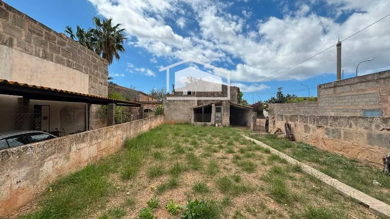 Buildable Urban Plot in Ses Salines - 229 m² with Potential for Residential Projects — photo 1