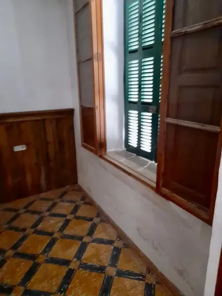 In Sa Pobla, we find this large house, more than 400 m2 built on several floors, with an interior patio in the middle and an annex at the — photo 5