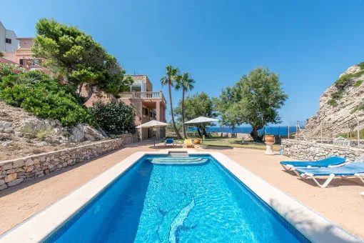 Cala Ratjada, sea views on all levels – frontline villa with guest apartment, terraces and pool in Cala Ratjada — photo 3