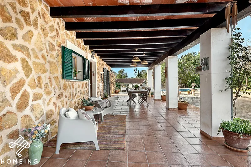 Beautiful rustic estate with 3-bedroom house, pool and large storage room — photo 9