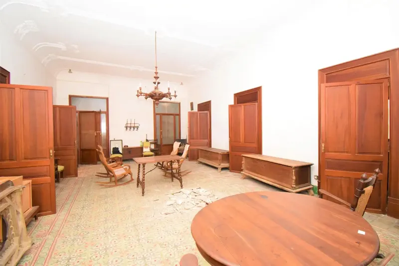 Emblematic manor house from the early 20th century with large spaces — photo 11