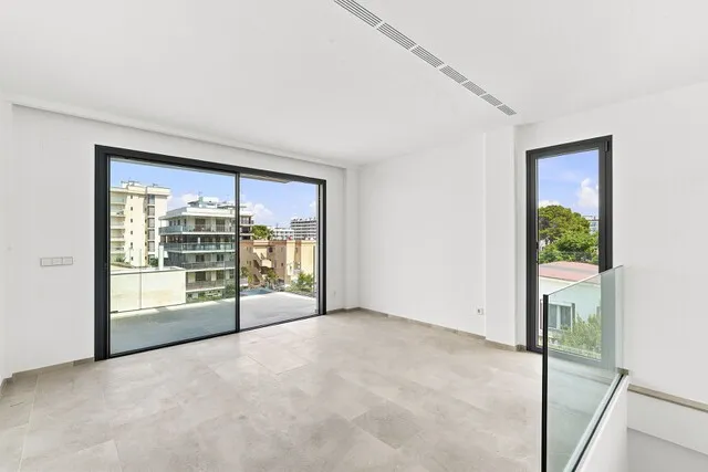 Sea view duplex penthouse for sale in Playa de Palma, Mallorca — photo 3