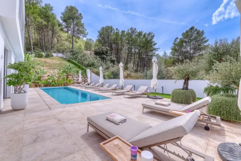 This contemporary villa is located in Son Vida, the most exclusive and prestigious residential enclave in Palma, and combines striking architecture — photo 7