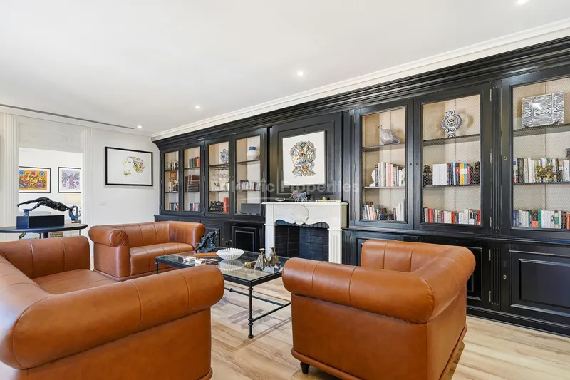 Elegant 4-bedroom luxury apartment for sale in Palma Old Town, Mallorca — photo 1