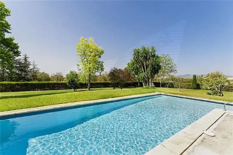 Rustic estate on plot of approx. 21,000 m2, 400 m2 built house on 2 floors, 3 living rooms, 20 m2 dining room, 20 m2 furnished kitchen — photo 4
