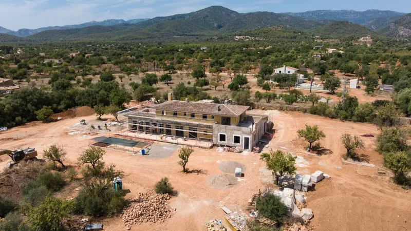 Under construction majestic country house of about 818m2 in the quiet area of Santa [...] — photo 2