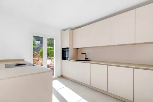 Santa Ponsa, exclusive Mediterranean villa with well-kept garden in the heart of Nova Santa Ponsa — photo 5