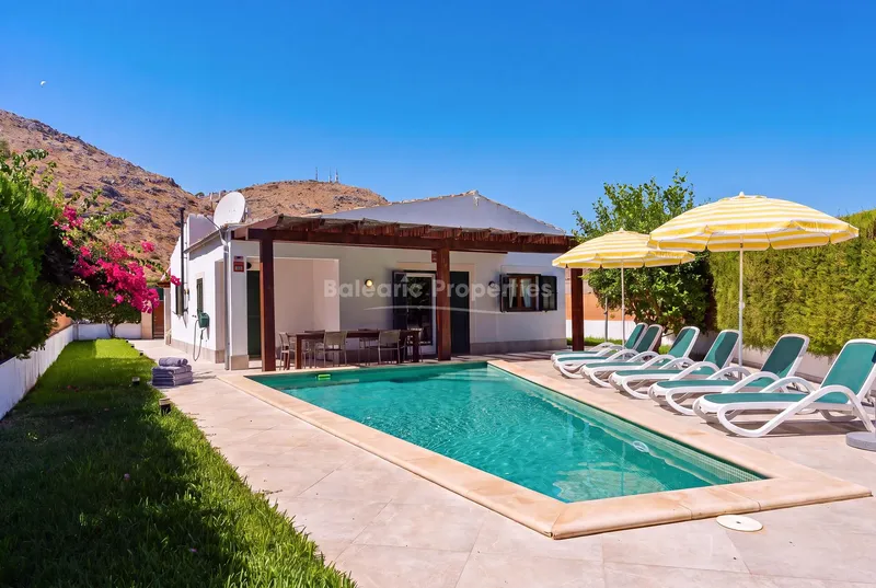 Charming single-story villa near the beach for sale in Puerto Alcudia, North Mallorca — photo 1