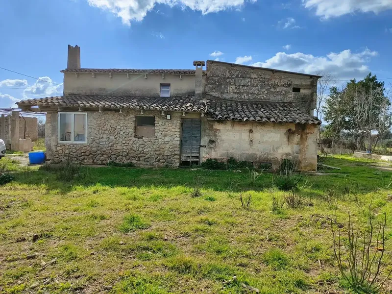 Excellent estate in Búger, to be fully renovated, with a main two-story house with fireplace. Porch with barbecue, a stone house for — photo 2
