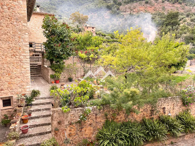 Emblematic Manor House in the center of the beautiful village of Fornalutx — photo 7
