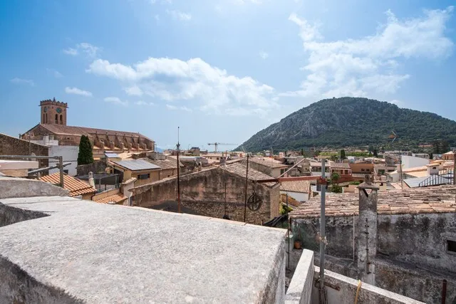 Town house with patio to refurbish for sale in the old town of Pollensa, North Mallorca — photo 1