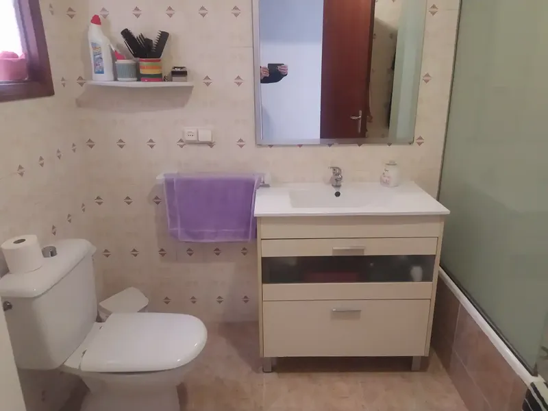 Single-family house for sale on one floor of 190 m2, open ceiling, with possibility to build an additional floor. It has a 40 m2 garage-storage room. — photo 3
