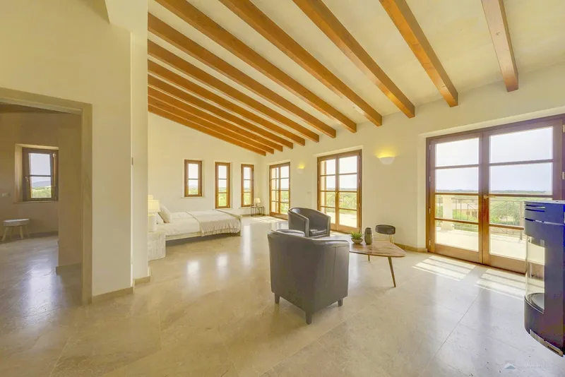 Magnificent property with large guest house on a hillside with fantastic views — photo 11