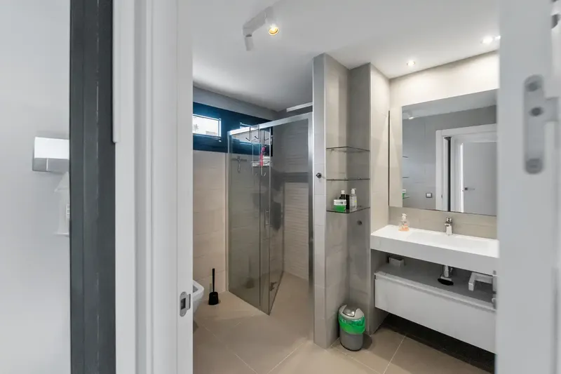 This villa, built in 2019, is located in a quiet and well-maintained residential area of Cala Murada, a few minutes by car from the — photo 2