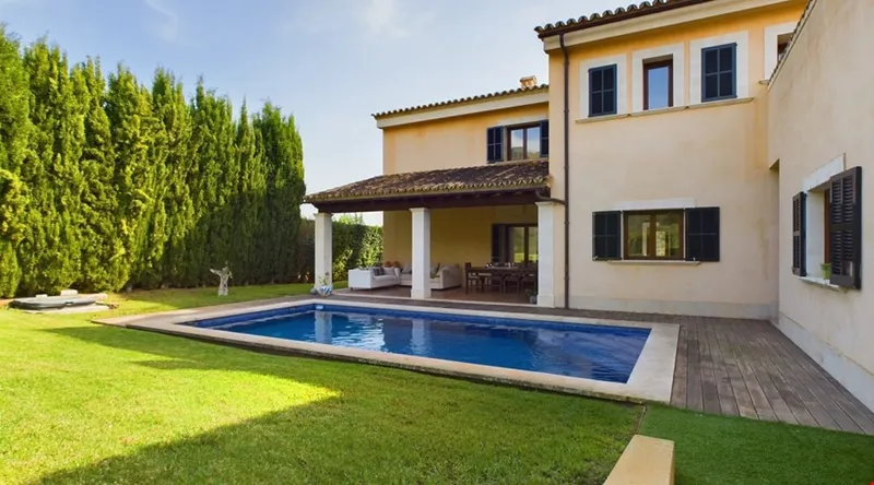 Five-bedroom Mediterranean villa with private pool for sale in Calvià — photo 6