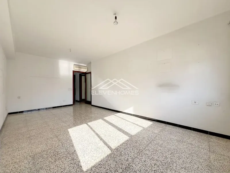 Located in the coveted area of Bonaire, this spacious fifth-floor apartment in a well-maintained building with elevator offers an opportunity — photo 6