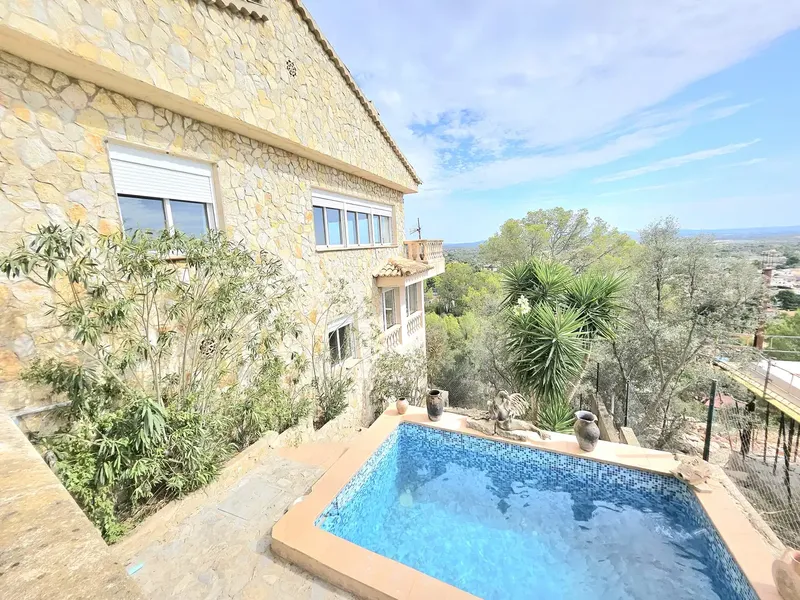 Discover the home of your dreams in the exclusive Sa Font Seca urbanization in Palmanyola! This magnificent detached house offers you a — photo 1