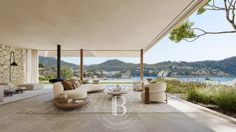 Exclusive Sea-Front Plot with Approved Building License & Private Marina Access in Camp de Mar — photo 4