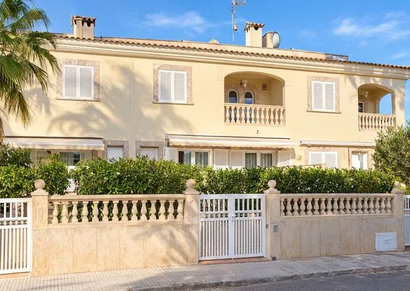 Terraced house in Calle Ginebró, 433, Playa de Muro, Muro — photo 2