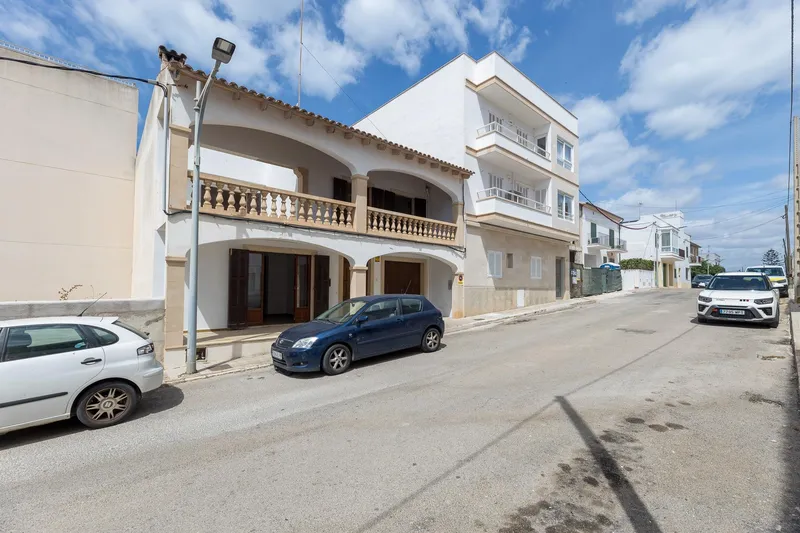 Duplex house in Salines - ses (Colonia de Sant Jordi), 292 m² built, 5 bedrooms, 2 bathrooms, pool — photo 1