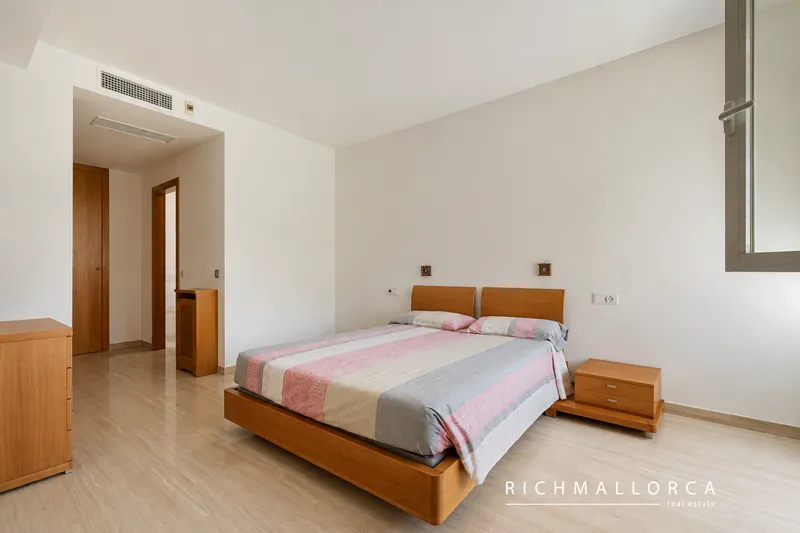 Penthouse with panoramic rooftop terrace and sea views in Illetas — photo 9