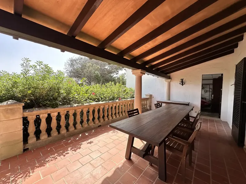 In a highly sought-after location in Cala Serena, this impressive villa is situated on the second line of the sea with stunning views — photo 11