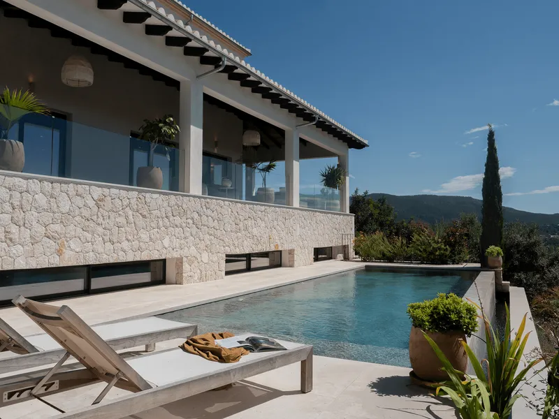 Mediterranean villa with sea and mountain views — photo 1