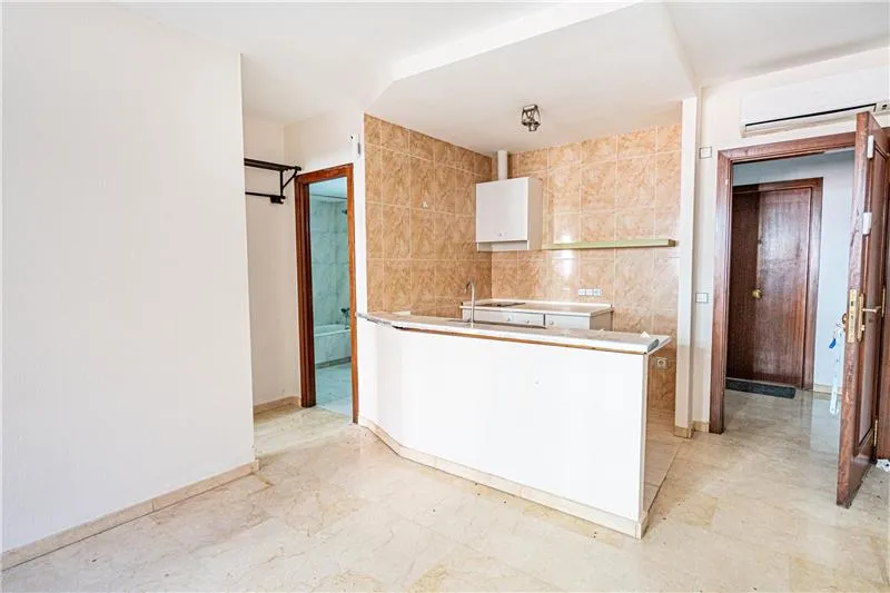 Apartment in a residential complex with a communal pool, — photo 4