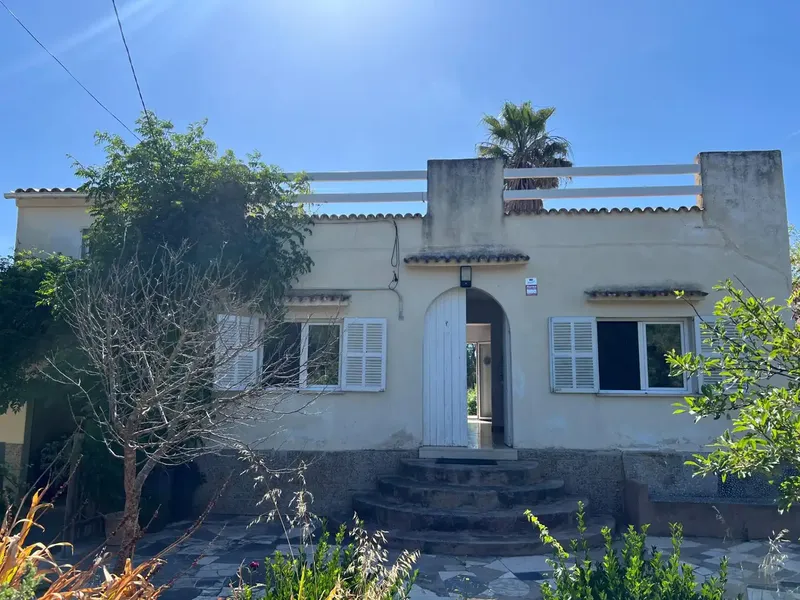 If you are looking for a quiet environment without giving up the convenience of having all services nearby, this rustic estate could be the opportunity — photo 4