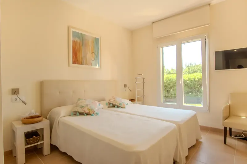 This beautiful ground floor apartment in Sa Vinyola, Campos, combines tranquility, comfort and outdoor spaces in a well-kept urbanization with a pool — photo 10
