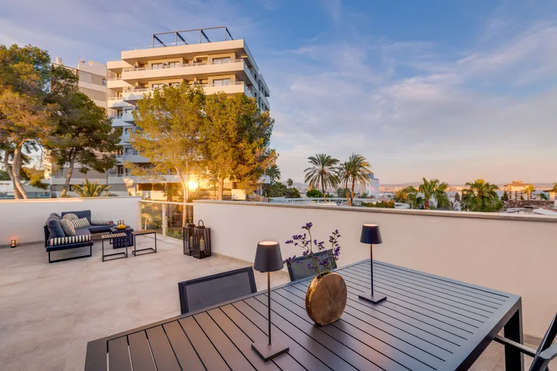 Design penthouse with private terrace and panoramic views in Bonanova — photo 3