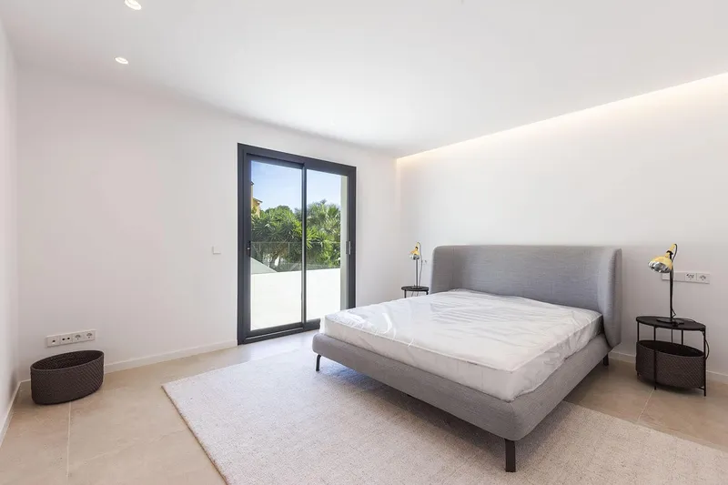 Exclusive villa in a quiet residential location near the centre — photo 10