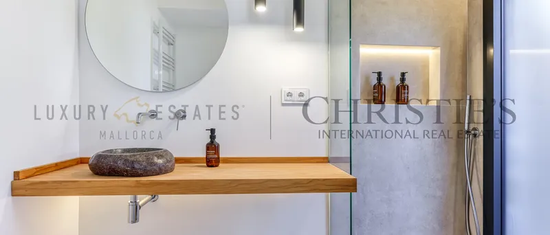 Modern ocean-view apartment in Puerto de Andratx on the waterfront — photo 12