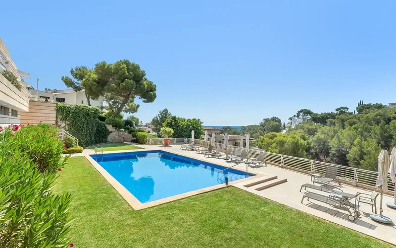 This bright apartment in Cas Catalá impresses with its spectacular sea views and is located on the 7th floor of a well-maintained residential complex — photo 2
