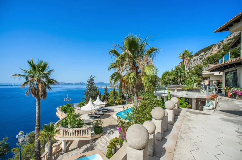 Luxury villa for sale: 7 bedrooms, 2 pools, plot of 22,000 m² — photo 10
