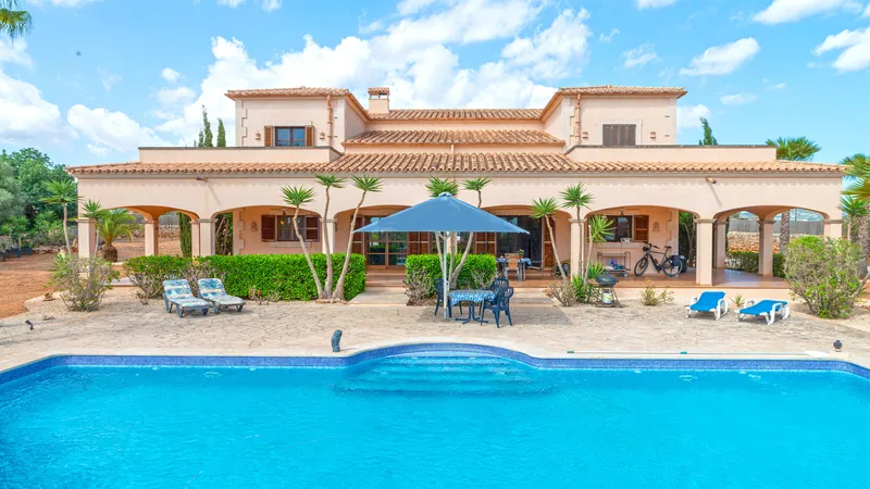 Idyllic finca in Santanyi with Mallorcan charm and panoramic views — photo 1