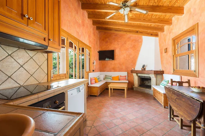 Grand Mediterranean estate in the picturesque village center — photo 4