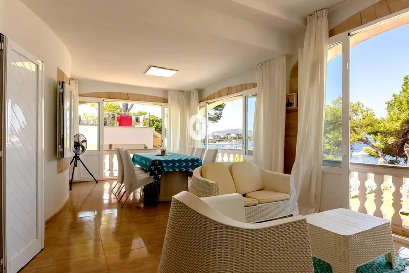 Inmoclaus presents an exclusive opportunity on the seafront. Two independent homes — ground floor and first floor with free ceiling — — photo 3