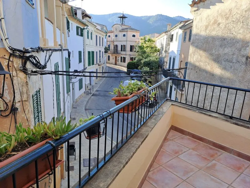 Renovated townhouse in Andratx with views towards Port d'Andratx - private sale — photo 2