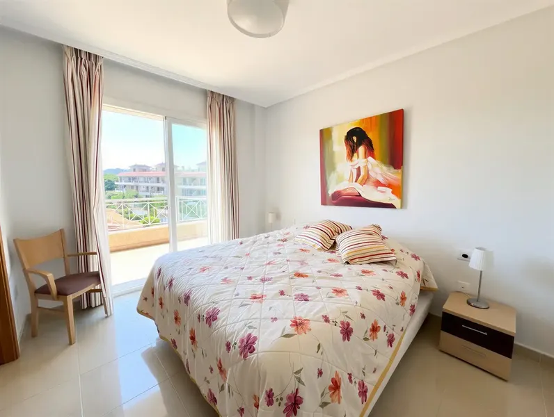 Located in the quiet and natural surroundings of Cales de Mallorca, this cozy penthouse offers a relaxed Mediterranean lifestyle with ample — photo 11