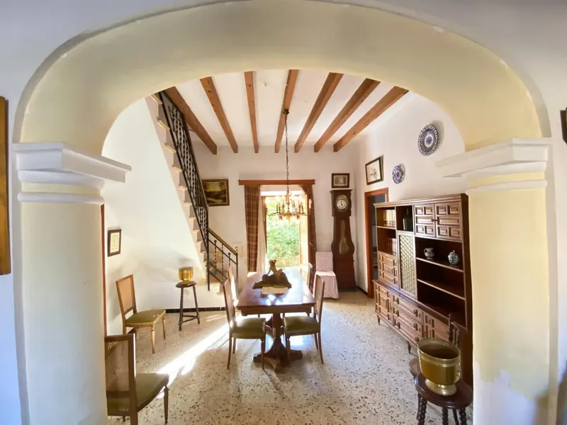 Unique Opportunity: Manor House of 375 m2 with Garage in Biniali. Luxury Potential for €749,000 — photo 2