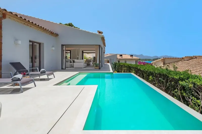 Esta exclusiva villa con espectaculares vistas al mar desde todas las habitaciones se encuentra en una ubicación privilegiada en Alcúdia Bon — photo 2