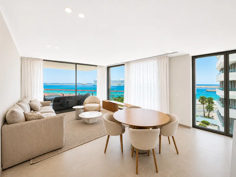 Modern Apartment with Panoramic Sea Views on the First Line of the Paseo Marítimo, Palma Mas — photo 3