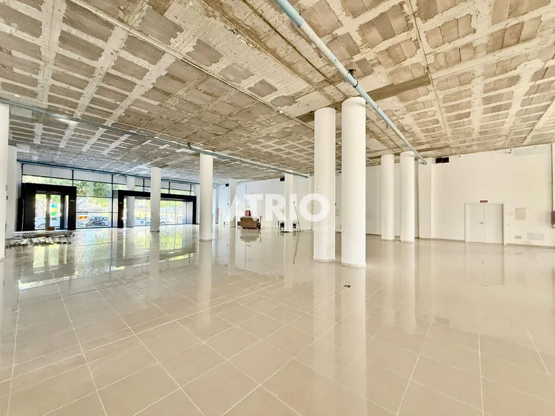 Rental of magnificent ground floor premises located in the Can Valero Industrial Estate — photo 1